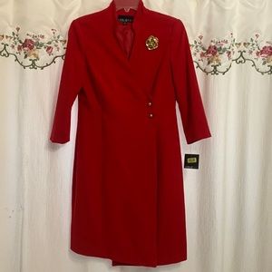 Beautiful red dress long sleeve with lining.